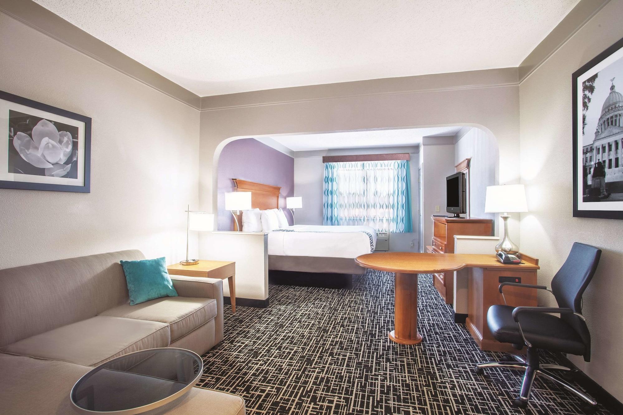 La Quinta By Wyndham Jackson Airport Hotel Pearl Exterior photo